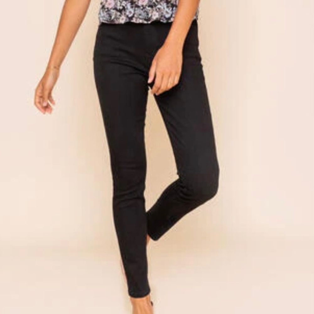 Francesca's Harper Heritage High Waisted Distressed Black Denim Hem Skinny Jean